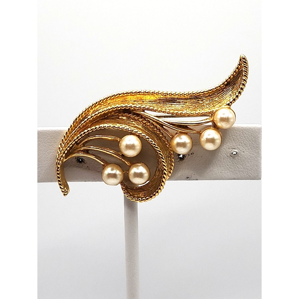 Napier Gold Faux Pearl Scrolled Leaf Brooch Pin 2.1" Vintage Textured Men Women